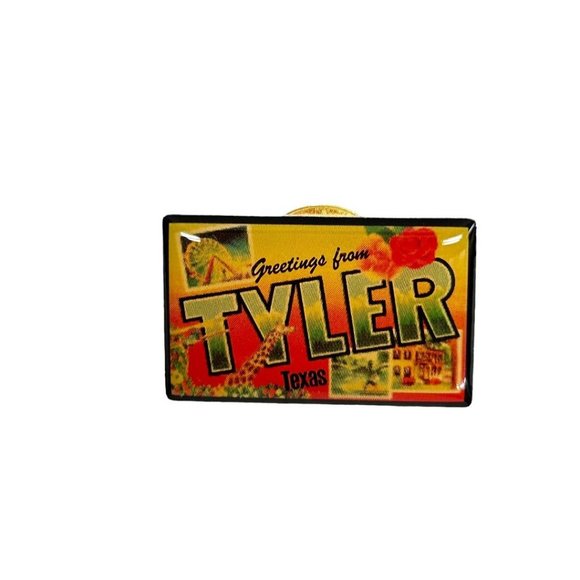 Tyler Texas Resin Lapel Pin Red Rose 1" Greetings From Postcard Style - Picture 5 of 5